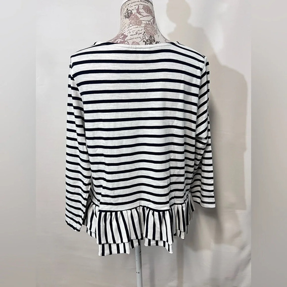 🛍️CROWN & IVY Black and white striped ruffle top size PL. - Picture 4 of 11